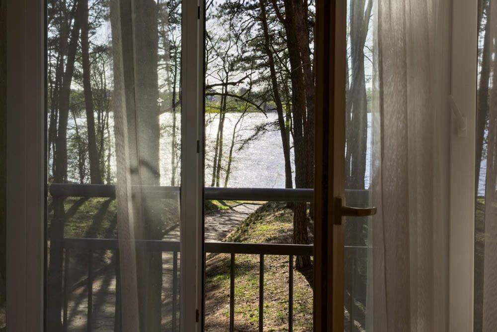 Domki Wakacyjne Delfin Slesin Hotell Eksteriør bilde